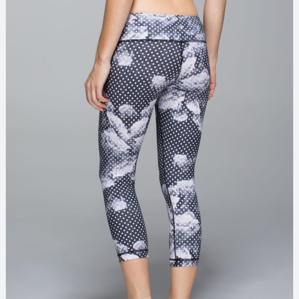 Lululemon black dottie dream rose natural crop leggings 8